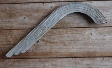 Kettenschutz "MEISTER", Länge c.a. 33 cm, orig. 50er J., unrestaurierter Zustand gem. Bildern    