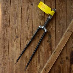Gabel 26"orig. 50er J. unrestauriert, Schaftlänge 181 mm, Scheidenlänge 365 mm, Weite oben 53 mm, Zustand siehe Bilder  