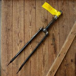 Gabel 28"orig. 30-50er J. unrestauriert, Schaftlänge 214 mm, Scheidenlänge 395 mm, Weite oben 58 mm, Zustand siehe Bilder  