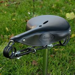 Sattel Lepper "Haarnadel" schwarze Kernlederdecke, schwarze Untergestell, alter LEPPER Stempel im Leder 