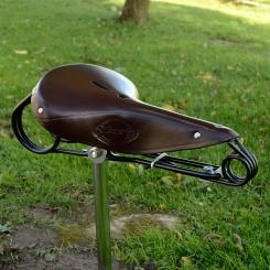 Sattel Lepper "Haarnadel" dunkelbraune Kernlederdecke, schwarze Untergestell, alter LEPPER Stempel im Leder 