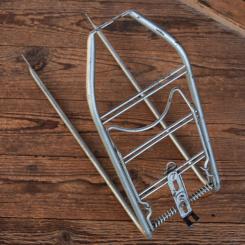 Gepäckträger, orig. 60er Jahre, gebraucht mit Gebrauchsspuren s. Bilder, Breite 14cm, Höhe c.a. 35,5cm 