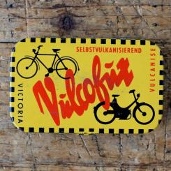 Flickzeug Blechdose "VICTORIA VULCOFUX" orig. 50er Jahre, 79 x 49 x 16 mm, ohne Inhalt 