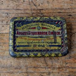Flickzeug Blechdose "AUGUST STUKENBROK EINBECK" orig. 20er Jahre, 104 x 74 x 26 mm, ohne Inhalt 