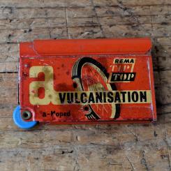 Flickzeug Blechdose "TIP TOP" orig. 50er Jahre, 74 x 48 x 13 mm, ohne Inhalt 