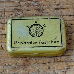 Flickzeug Blechdose "SKH" orig. 50er Jahre, 59 x 40 x 19 mm, ohne Inhalt 
