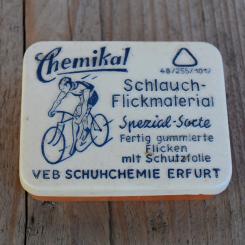 Flickzeug Kunststoffdose "CHEMIKAL" orig. 50 er Jahre, 78 x 60 x 18 mm, ohne Inhalt 