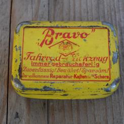 Flickzeug Blechdose "BRAVO" orig. 30 er Jahre, 82 x 59 x 25 mm, ohne Inhalt 