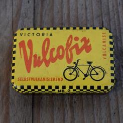 Flickzeug Blechdose "VULCOFIX" orig. 60 er Jahre, 60 x 40 x 15 mm, ohne Inhalt 