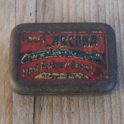 Flickzeug Blechdose "ARCONA" orig. 30 er Jahre, 68 x 46 x 22 mm, ohne Inhalt 