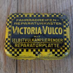 Flickzeug Blechdose "VICTORIA-VULCO" orig. 30er Jahre, 81 x 59 x 24 mm, ohne Inhalt 