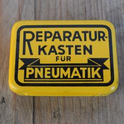 Flickzeug Blechdose "FÜR PNEUMATIK" orig. 30er Jahre, 83 x 62 x 22 mm, ohne Inhalt 