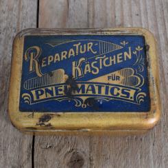 Flickzeug Blechdose "FÜR PNEUMATICS" orig. 30 er Jahre, 81 x 58 x 25 mm, ohne Inhalt 