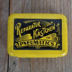 Flickzeug Blechdose "FÜR PNEUMATICS" orig. 20 er Jahre, 82 x 60 x 22 mm, ohne Inhalt 