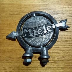 Schutzblechfigur MIELE, Alu Druckguss, orig. Altbestand 50er Jahre, Zustand siehe Bild 