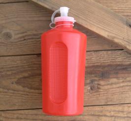 Trinkflasche, DDR, orig. 70/80er Jahre, rot, ohne Aufdruck,  Kunststoff, orig. Altbestand, NOS 