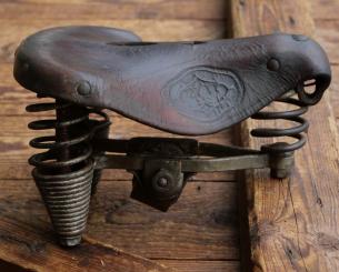 Sattel Damen, für Tourenrad, Leder, braun, Gestell vernickelt, original 10er/20er Jahre, gebr. 