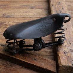 Sattel Damen, für Tourenrad, Leder, braun, Gestell lackiert, original 20er Jahre, NOS 