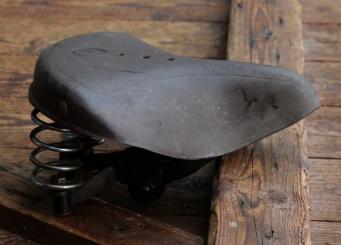 Sattel Damen, W.E.G. Extra, für Tourenrad, Gummi, rotbraun, Gestell verchromt/lackiert, original WW2 30er/40er Jahre, gebr. 