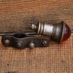 Rücklicht für Strebenmontage, orig. Ende 20er/30er Jahre, vernickelt, Schelle verchromt, Domlinse, gebr. 