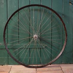 Laufrad vorn 28 x 1,75 für Drahtbereifung, schwarz, Linierung gold/weiss/rot, 1950er-60er J. 