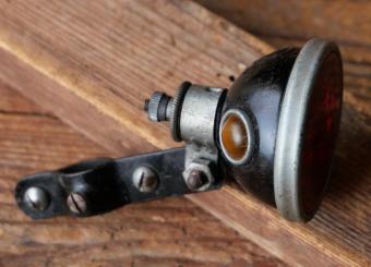 Streben-Rücklicht "AHA" , orig. 30er Jahre, Luxusmodell mit 2 Kontrollaugen und Echtglaseinsatz 