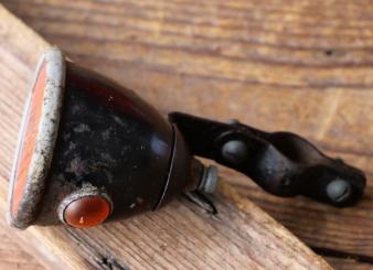 Streben-Rücklicht "HAWE" , orig. 30er Jahre, Luxusmodell mit 2 Kontrollaugen und Echtglaseinsatz 