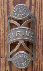 Steuerkopfschild SIRIUS TRIUMPH, 10er/20er Jahre, Messing, Originalschild aus Sammlungsbestand 