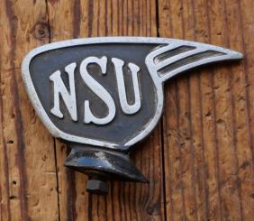Schutzblechfigur NSU, Alu Druckguss lackiert, große Ausführung, bis 1938, gebr. 