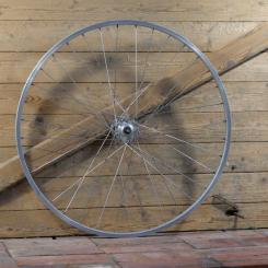 Vorderrad mit SCHÜRMANN-Felge, Alu, 28 Zoll (622), 80er J., Breite ca. 25 mm, Nabe Maillard , gebr. 