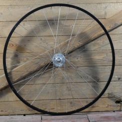 Vorderrad mit ALESA Konkav-Felge, Alu, schwarz, 28 Zoll (622), 80er J., Breite ca. 25 mm, Nabe WECO Hochflansch, gebr. 