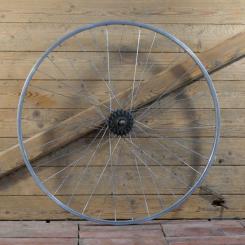 Hinterrad mit WEINMANN-Felge, Alu, 27 Zoll (630), Breite ca. 23 mm, Nabe STAR Hochflansch verchromt, gebr. 