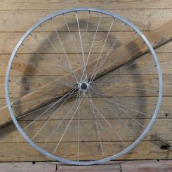 Vorderrad mit STARAL-Felge, Alu, 27 Zoll (630), Breite ca. 23 mm, Nabe SHIMANO, gebr. 