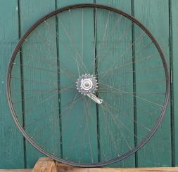 Hinterrad 28 Zoll (622) für Drahtbereifung, Bj. 1949, schwarz, Linien silber/weiß, Torpedo Nabe, gebr. 