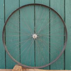 Vorderrad 28 Zoll (622) für Drahtbereifung, 30er J., schwarz, Linien blau/weiß, Mitte Holzdekor, PWB Nabe, gebr. 