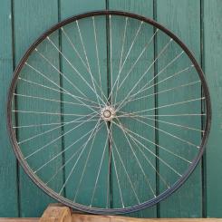 Vorderrad 28 Zoll (622) für Drahtbereifung, 60er J., schwarz, Linien weiß, Nabe verzinkt, gebr. 