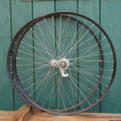 Laufradsatz 28 Zoll (622) für Drahtbereifung, 60er J., Hinterrad mit Torpedo 3-Gang Mod. 515, gebr. 