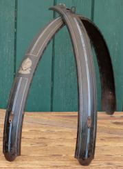 Schutzbleche Satz STRICKER, 28 Zoll, Damenausführung, 50er J., schwarz, Linien blau/weiß, gebr. 