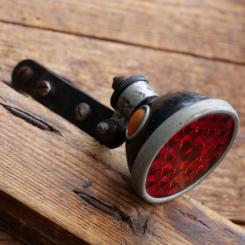 Rücklicht AHA, für Strebenmontage, orig. 30er/40er Jahre, Stahl lackiert/verzinkt, Echtglas, NOS 