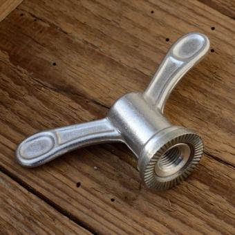 Flügelmutter, Aluminium, "RENAK" FG 9.5mm,  für Hinterachse, orig. Altbestand, lange Ausf. 