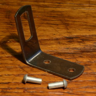 Schutzblechwinkel zum Nieten, glanzverzinkt, incl. 2 Niete 