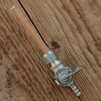 Benzinhahn "Frankfurter-Modell", kl. Ausführung, tankseitig M12x1 links  Abgang 6mm Schlauchstutzen, mit Reserve 