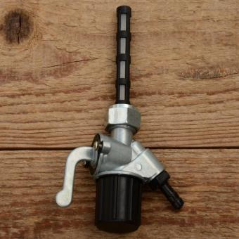 Benzinhahn M16 x 1 links, Abgang hinten 45 Grad, Stutzen 6mm, mit Filterbecher 