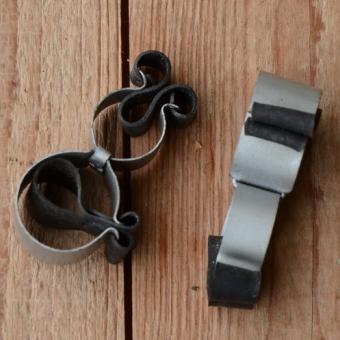 Pumpenhalter mit Gummieinlage, Erstausstattung u.a. bei Miele-Rädern, matt silber     