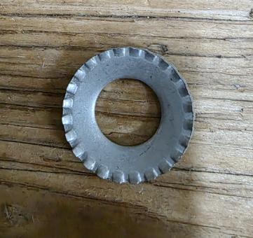 Unterlegscheibe/Sicherungsscheibe, gewölbt und gezahnt für sicheren Halt, Ausführung f. Hinterrad, D: 10,5 mm, 1 Stück 