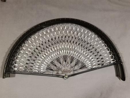 Rocknetz gem. Foto, frühe Quadranten Ausführung,  passend für 28" Räder der 00-30er Jahre, grau-schwarz-weiß 