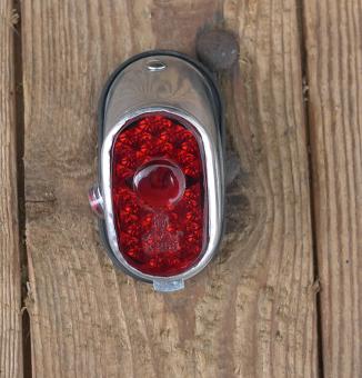 Moped Rücklicht UNION, alte ovale Form mit Seitenauge 