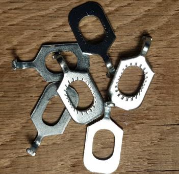 Unterlegscheibe für VR-Nabe mit max. 8 mm Achse, Langloch 8,3 x 15 mm mit Ausfallsicherung, verzinkt, 1 Stück 