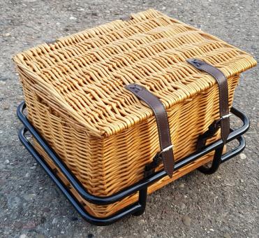 Gepäckträger für Frontmontage, mit Holzablage und großem Flechtkorb, stabile Ausf.  26-28" 