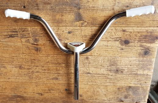 Lenker, Kinderrad 50-70er J. ,NOS,  mit Tachoblende, verchromt, 22 mm, Breite 53 cm, Gesamthöhe incl. Schaft. . ca. 38 cm 